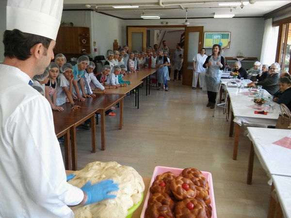 Άρωμα πασχαλινό στο γηροκομείο